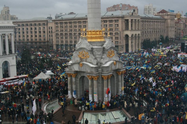 Янукович “договорился”? “Беркут” и войска МВД сносят блокпосты в правительственном квартале