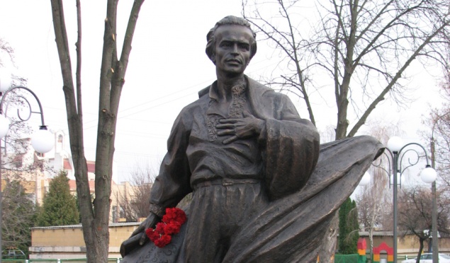 “Свобода” хочет вместо Ленина поставить памятник Симоненко
