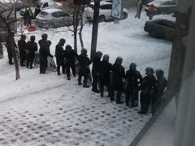 В центр Киева стягиваются войска МВД