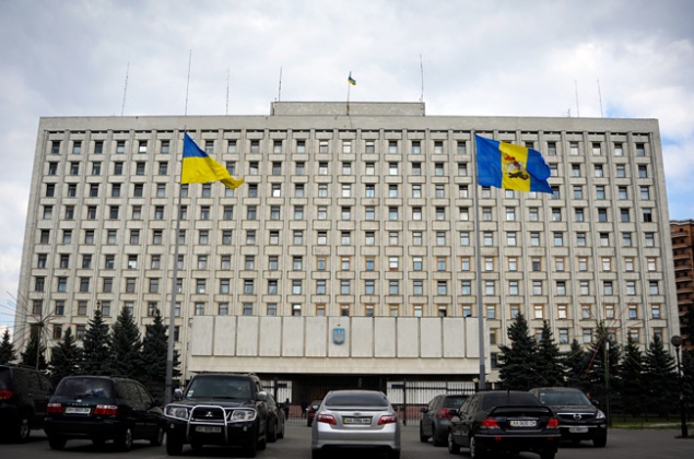 Киевобладминистрацию баррикадируют: чиновники ожидают штурм
