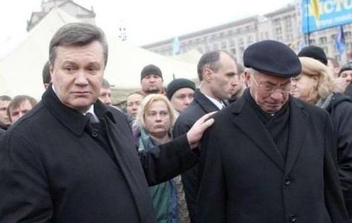 Янукович “уволил” Азарова со всем Кабмином