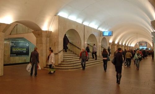 На станции метро “Крещатик” начали капремонт эскалатора