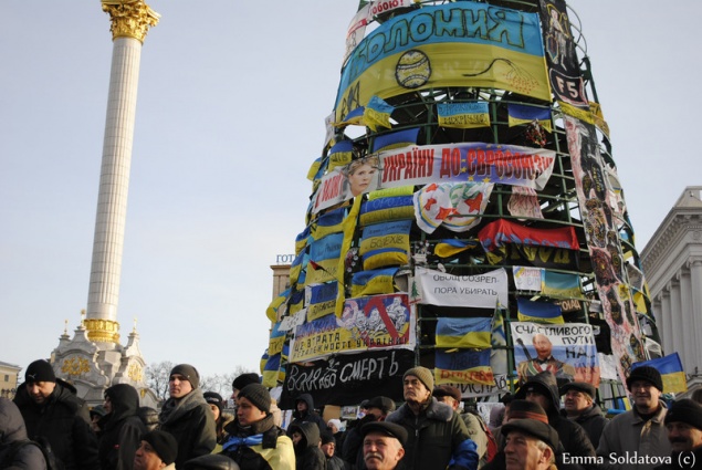 “Под елкой” на Майдане был найден повесившийся человек