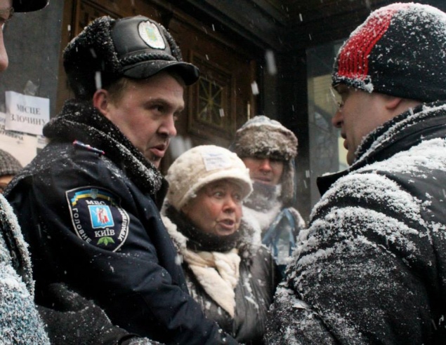 Одному из чинов МВД предъявили подозрение о превышении полномочий во время разгона Майдана
