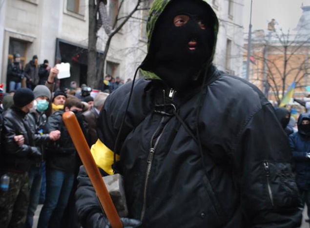 Милиция предупредила, что уже имеет право “забирать” митинговальщиков за маску и каску