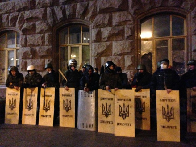 Ночью в КГГА произошла потасовка между активистами