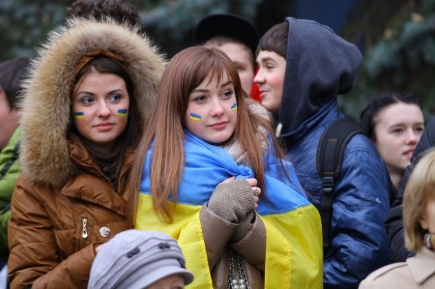 Десятки тысяч ивано-франковцев митингуют в поддержку Киева