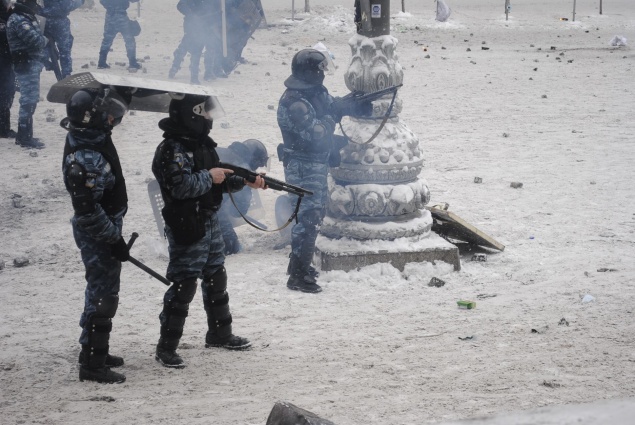 Самооборона Майдана принимает у “Беркута” переаттестацию
