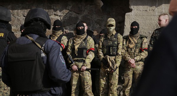 МВД и СБУ требуют от украинцев немедленно сдать оружие