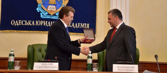 Генпрокурор-“свободовец” принял награду от ректора-“регионала”