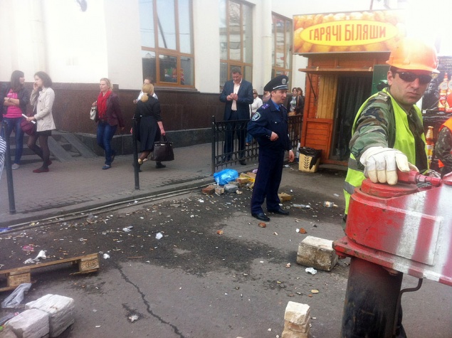 С Вокзальной площади Киева прибрали 17 незаконных киосков