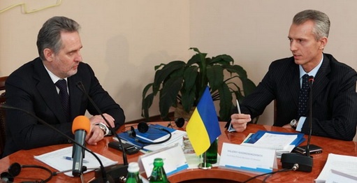 У Захарченко нашли документы о незаконной продаже “Интера” Хорошковскому