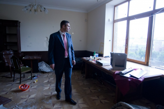 За ночь Кличко посчитал, в какую сумму обойдется ремонт здания КГГА