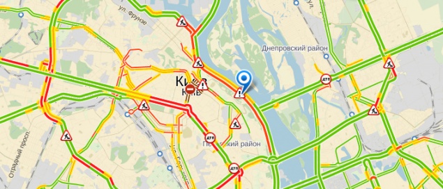 Набережное шоссе в Киеве “еле едет”