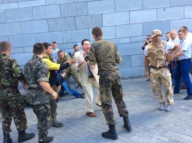 В Киеве “подрались” самооборона Майдана и милиция (фото)