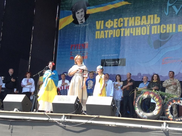 Вече на Майдане потребовало от Порошенко досрочных выборов в Верховную Раду