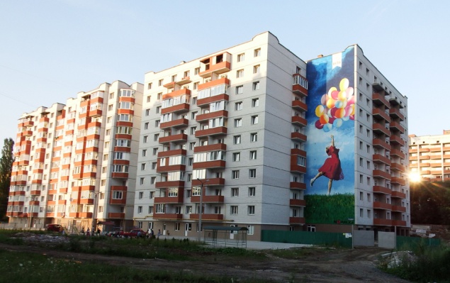 Жилой дом в Хмельницком украсили позитивным стрит-артом