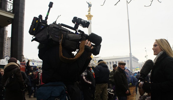 На Майдане в Киеве избили оператора ТВ