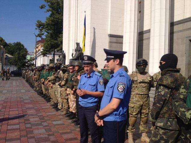 Батальоны “Киев”, “Донбасс” и самооборона требуют от Порошенко ввести чрезвычайное положение