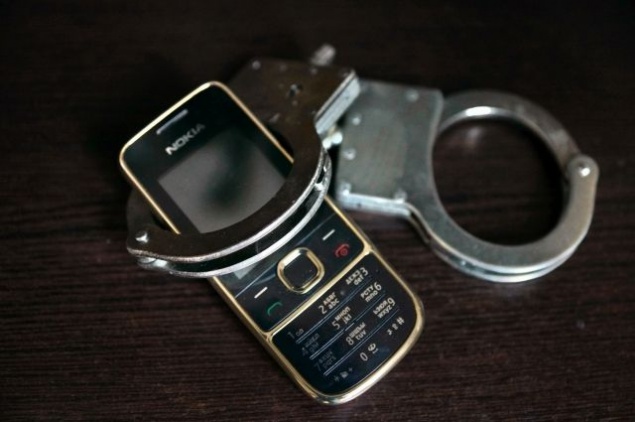 Сотрудники СИЗО дали заключенному телефон, с помощью которого тот “поставил на уши” столичных силовиков