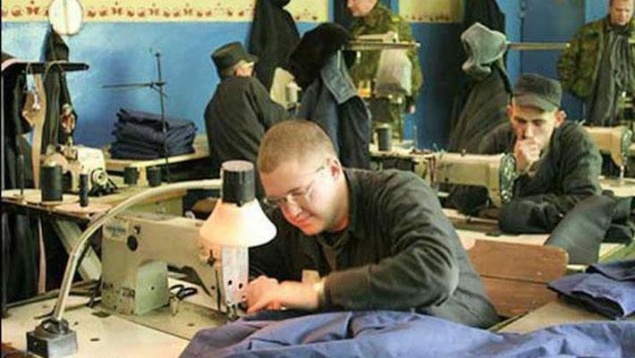 В Лукьяновском СИЗО начали шить чехлы для бронежилетов