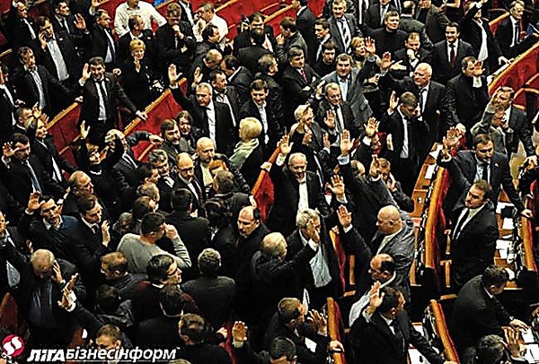 Около 70 депутатов голосовавших за “диктаторские” законы возвращаются в Парламент