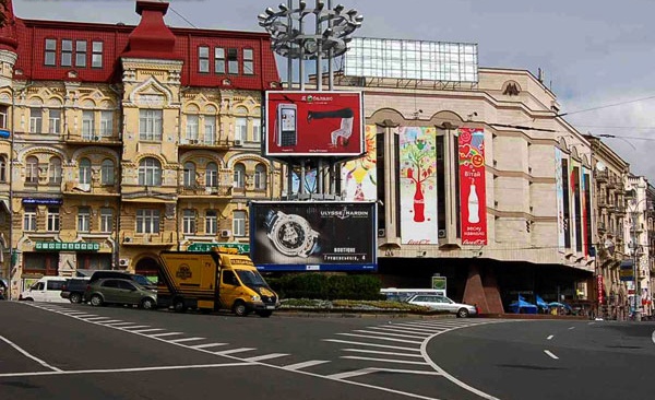 В Киеве треть рекламных объектов, как и ранее, размещены самовольно