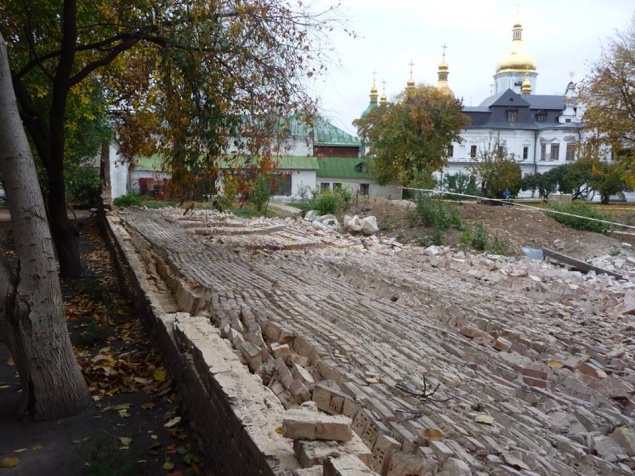 Стали известны наиболее вероятные причины падения стены заповедника “София Киевская”