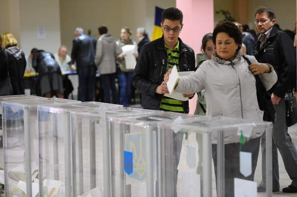 На большинстве мажоритарных округах Киевщины лидируют кандидаты от “БПП”