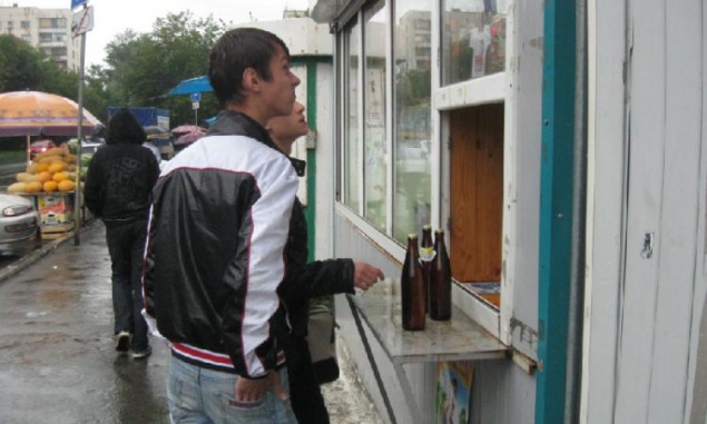 В Киевской области трое малолеток ограбили киоск с алкоголем