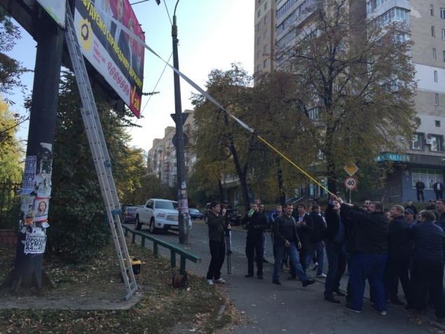 Радикальная партия Ляшко наводит порядок на незаконном рынке рекламы Киева