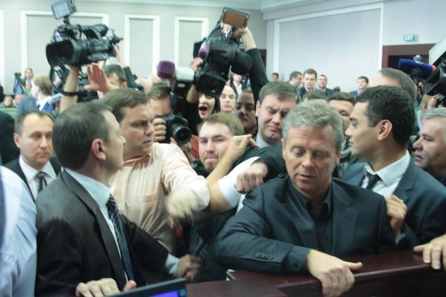 Пленарное заседание Киевсовета началось с драки