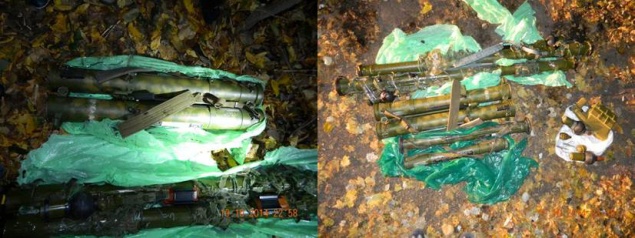 СБУ нашла в Голосеевском парке тайник с оружием, предназначенным для диверсий