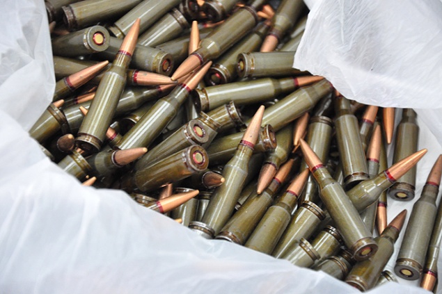 Житель Донецкой области продавал на столичном рынке пакет патронов