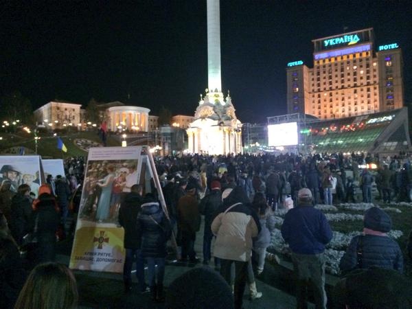 На Вече в Киеве по случаю годовщины Евромайдана присутствуют около 6 тыс человек