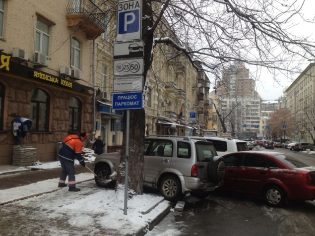 Для уборки снега в центре Киева введут “четные” и “нечетные” парковки