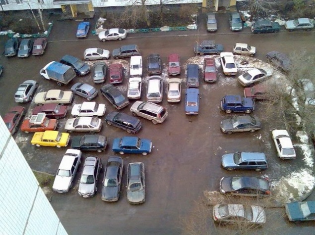 В Днепровском районе протестуют против парковки