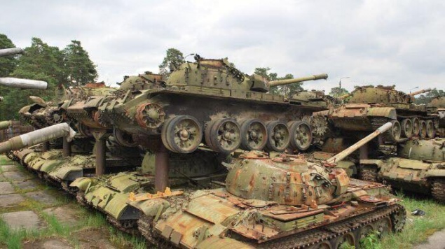 В Киеве есть свое “Кладбище танков” (фото)