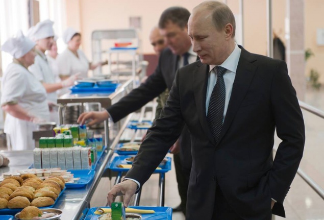 Паранойя Путина: на саммите G20 он просил попробовать еду, опасаясь, что его хотят отравить