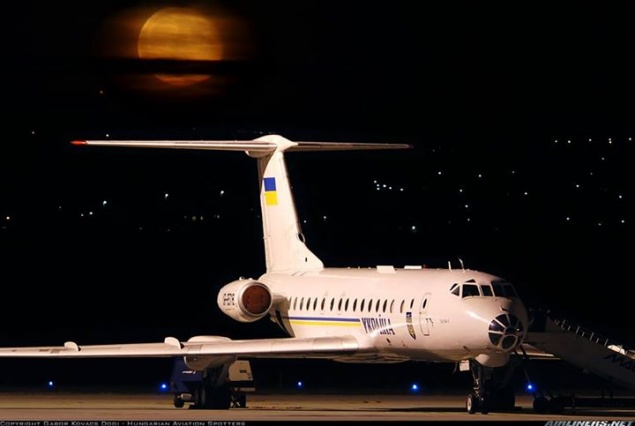 В субботу, в полночь, по улицам Киева проедет самолет Ту -134