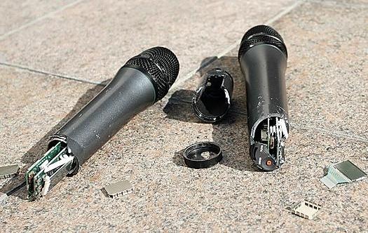 Депутат от “Самопомощи” Андрейко сломал микрофон в президиуме Киевсовета