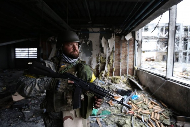 Украинский и российский генералы поехали в аэропорт “Донецк” договариваться о прекращении огня