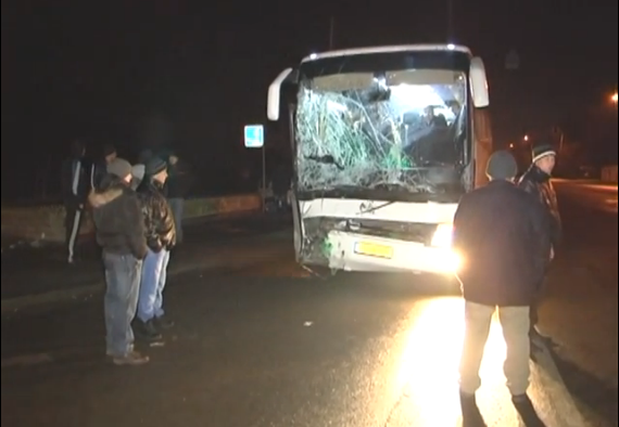 В Киеве автобус из Молдовы “протаранил” две иномарки (+ видео)