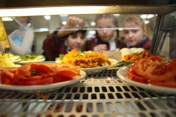 Киевсовет призывают проверить тендеры на закупку питания в школах и садиках