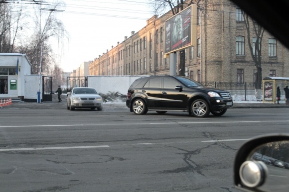Автомобиль Министра обороны поймали на нарушении правил дорожного движения
