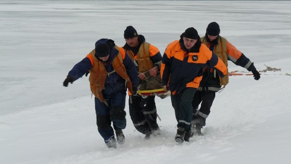 В Киеве из-за тонкого льда утонул рыбак