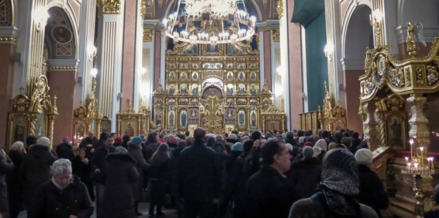 В православных храмах Донбасса отменили службы в рождественскую ночь
