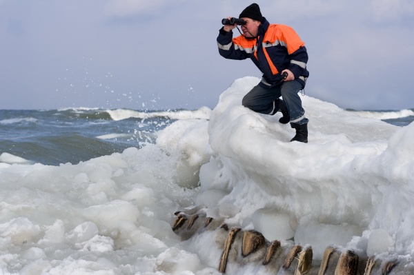 На льду Днепра обнаружен погибший мужчина