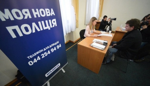 В киевской полиции хотят служить женщины, гаишники и люди с высшим образованием