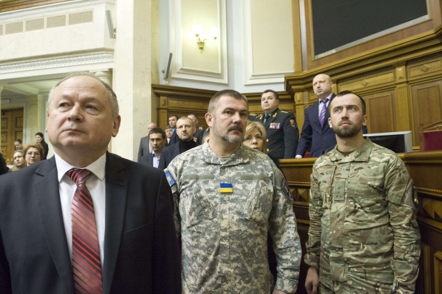 Гройсман приказал нардепам вернуться на работу в Киев